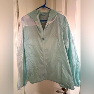 Brooks Feather Weight Windbreaker Jacket Woman's Full Zip 
Color Light Green